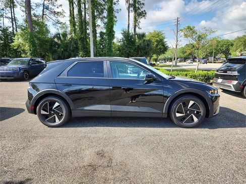 New 2025 Hyundai Ioniq 5 SE image 2