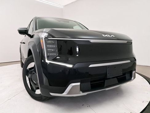 Certified 2024 Kia EV9 Wind AWD/4WD image 2