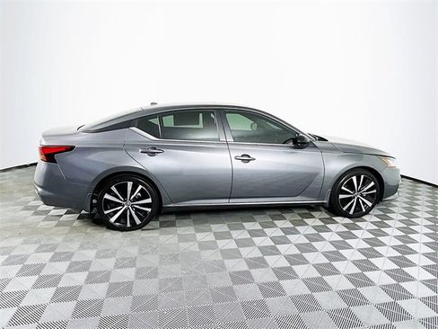 Used 2020 Nissan Altima 2.5 SR w/ Premium Package image 9