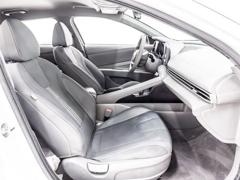 Used 2023 Hyundai Elantra SEL image 29