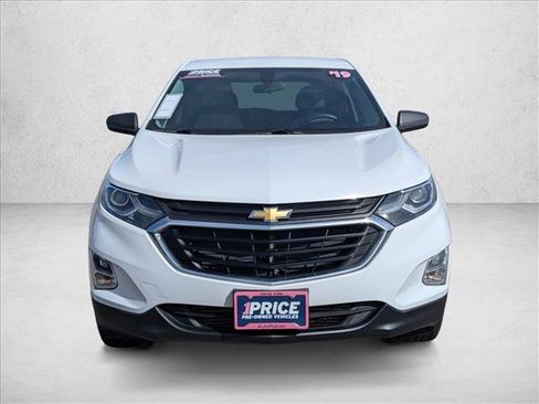 Used 2019 Chevrolet Equinox LS image 2