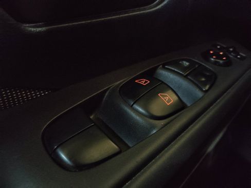 Used 2019 Nissan Kicks S FWD image 27