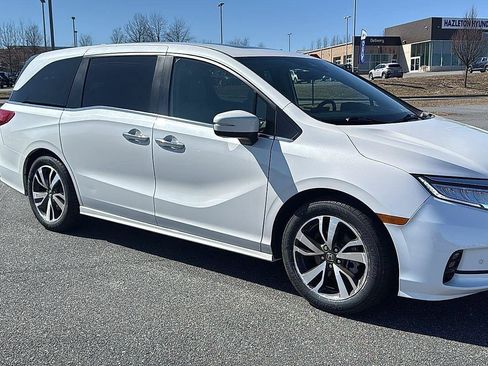 Used 2023 Honda Odyssey Touring image 2