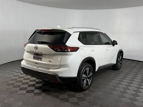 Used 2024 Nissan Rogue SL w/ SL Premium Package FWD image 7