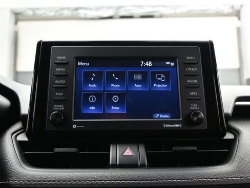 Used 2021 Toyota RAV4 LE AWD/4WD image 18
