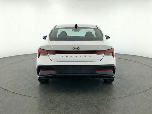 Used 2025 Hyundai Elantra SEL image 7