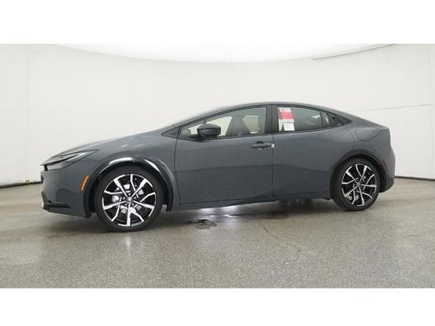 New 2026 Toyota Prius Plug-In Hybrid FWD image 18