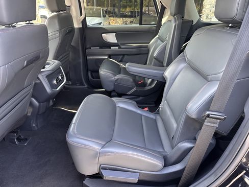 Used 2025 Ford Expedition Active AWD/4WD image 12
