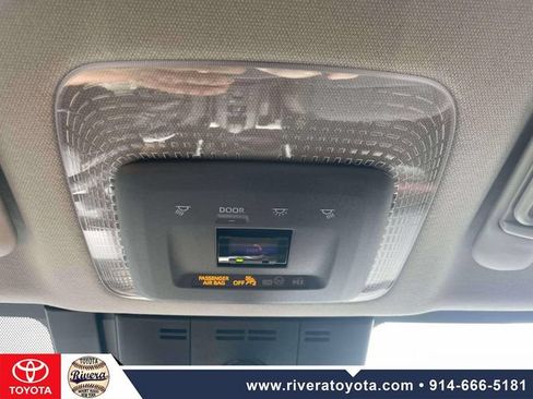 Used 2024 Toyota Prius Prime FWD image 32