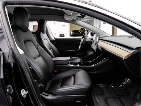 Used 2019 Tesla Model 3 Standard Range RWD image 39