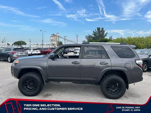 Used 2019 Toyota 4Runner SR5 AWD/4WD image 8
