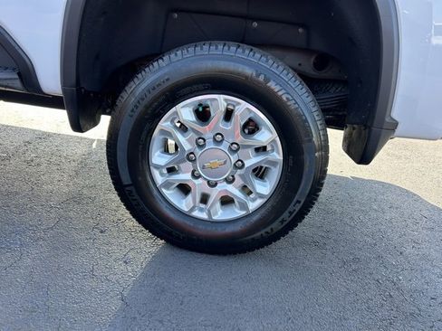 Used 2024 Chevrolet Silverado 2500 LT image 10