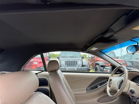 Used 2003 Ford Mustang Convertible RWD image 13