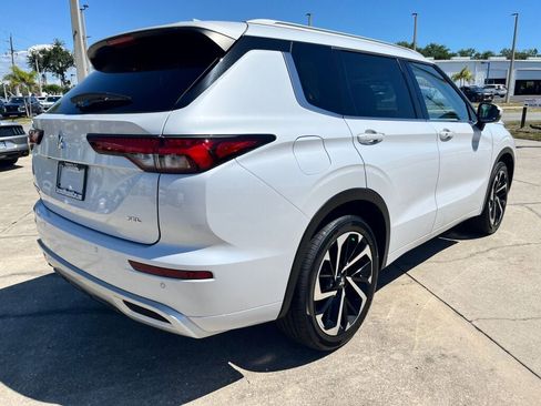 Used 2023 Mitsubishi Outlander SEL FWD image 3