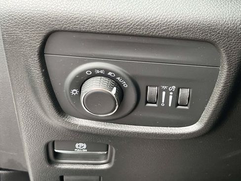 Used 2025 Jeep Grand Cherokee Laredo X w/ Luxury Tech Group I AWD/4WD image 20