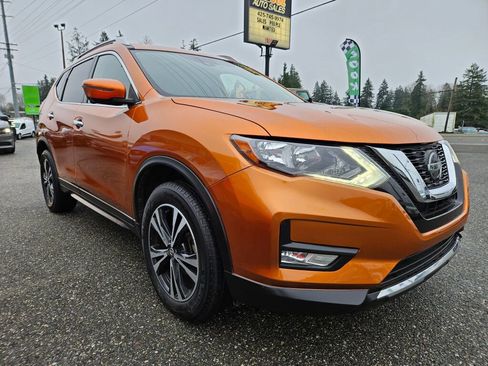 Used 2019 Nissan Rogue SV w/ Sun & Sound Touring Package image 18