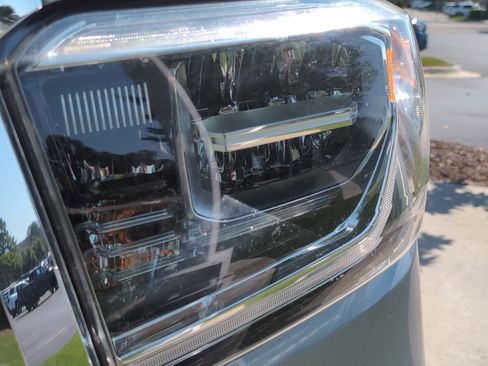 Used 2021 Toyota Tundra Limited w/ Limited Premium Package AWD/4WD image 6