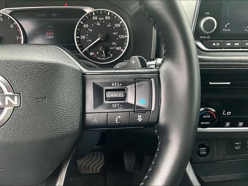 Used 2025 Nissan Rogue SV AWD/4WD image 12