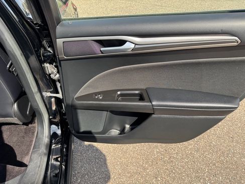 Used 2017 Ford Fusion SE w/ Equipment Group 601A image 30