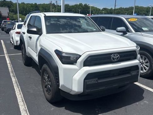 Used 2025 Toyota 4Runner SR5 AWD/4WD image 2