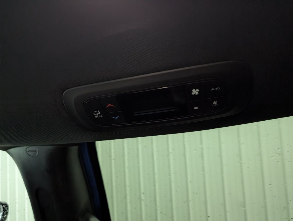 Used 2027 Chrysler Pacifica Select FWD image 11