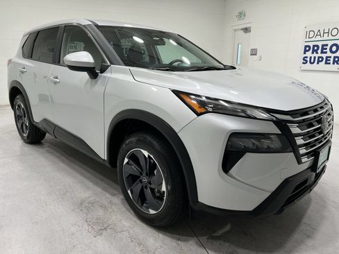 Used 2025 Nissan Rogue SV AWD/4WD image 2