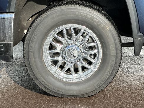 Used 2021 Chevrolet Silverado 2500 LTZ w/ LTZ Convenience Package image 24