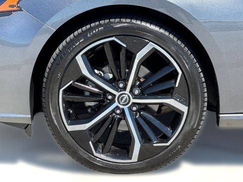 Used 2024 Nissan Altima 2.5 SR FWD image 13