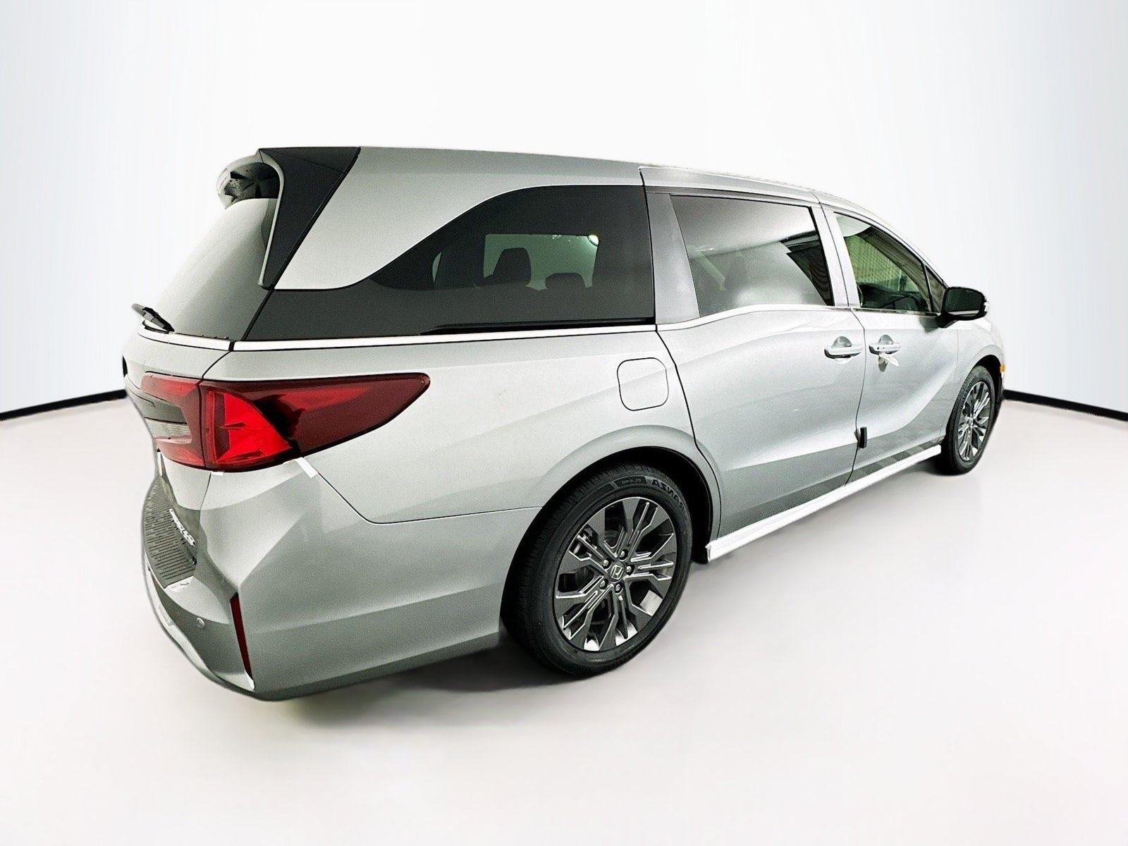 Certified 2026 Honda Odyssey Touring image 11