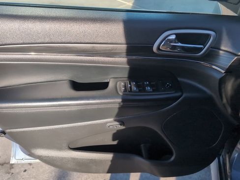 Used 2020 Jeep Grand Cherokee Limited X image 11