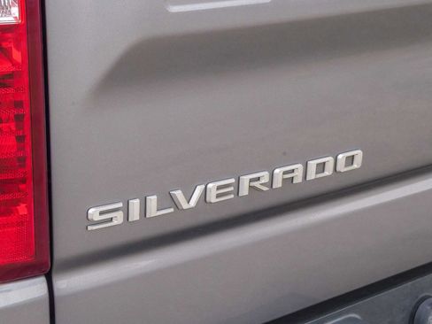 Used 2020 Chevrolet Silverado 1500 LT w/ Convenience Package AWD/4WD image 11