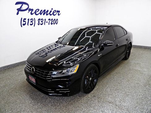 Used 2018 Volkswagen Passat 2.0T R-Line w/ R-Line Lighting Package image 1