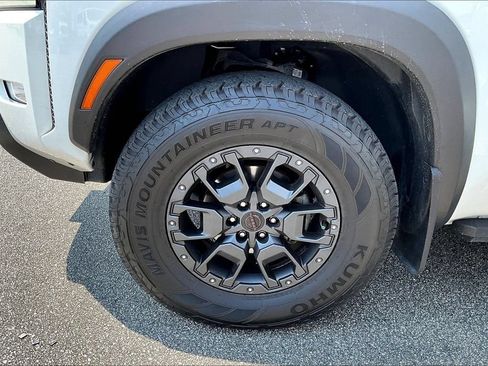 Used 2023 Nissan Frontier PRO-4X w/ Pro-4X Premium Package AWD/4WD image 9