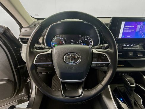 Used 2023 Toyota Highlander XLE AWD/4WD image 12
