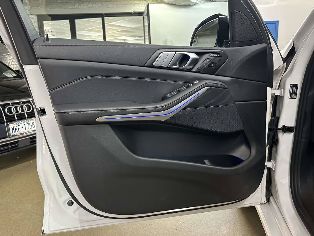 Used 2022 BMW X7 xDrive40i w/ Premium Package AWD/4WD image 15