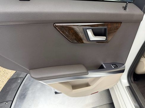 Used 2013 Mercedes-Benz GLK 350 4MATIC image 17