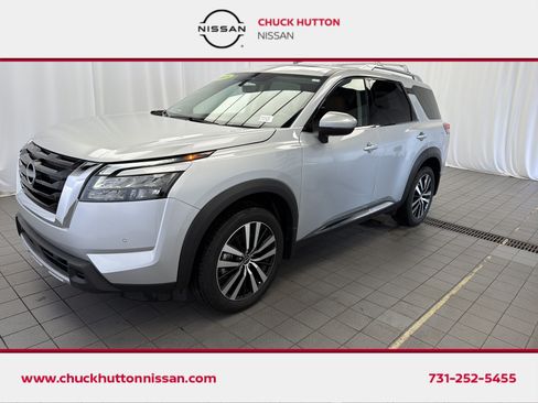 Used 2025 Nissan Pathfinder Platinum w/ Cargo Package AWD/4WD image 1