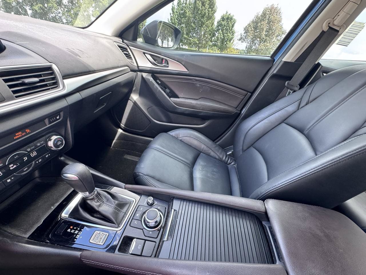Used 2018 MAZDA MAZDA3 Touring FWD image 23
