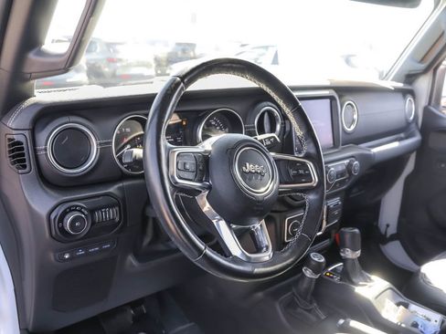 Used 2022 Jeep Wrangler Unlimited Sahara w/ Cold Weather Group image 16