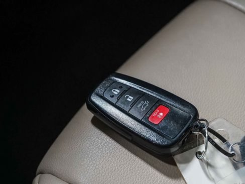 Certified 2020 Toyota Highlander XLE FWD image 30