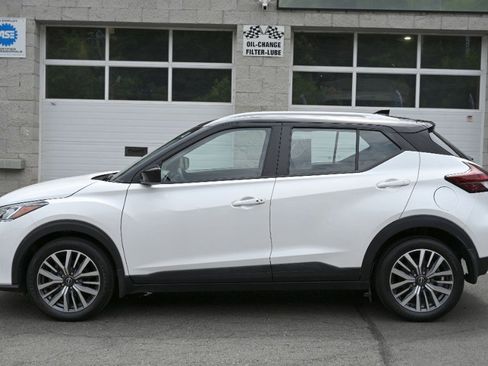 Used 2023 Nissan Kicks SV image 5