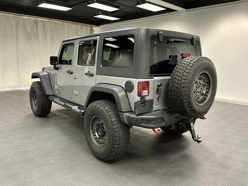 Used 2017 Jeep Wrangler Unlimited Rubicon AWD/4WD image 3