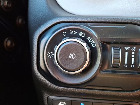 Used 2022 Jeep Wrangler Unlimited Sahara image 23