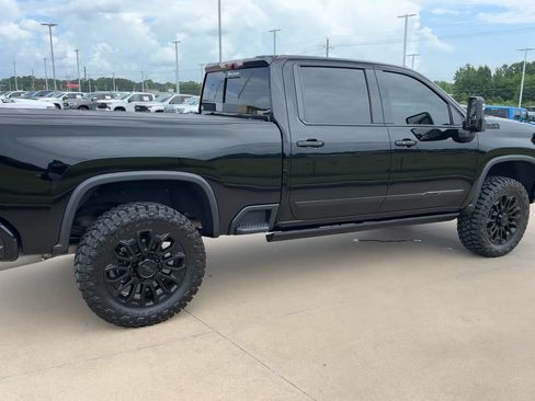 Used 2025 Chevrolet Silverado 2500 High Country w/ Midnight Edition AWD/4WD image 9