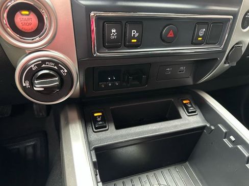 Used 2021 Nissan Titan SV w/ SV Convenience Package image 19
