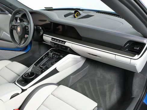 Certified 2025 Porsche 911 Targa 4 GTS AWD/4WD image 21