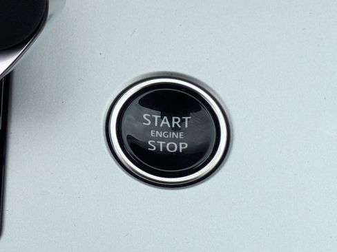 New 2025 Land Rover Range Rover SE image 17