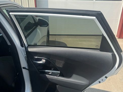 Used 2022 Kia Niro LXS image 15