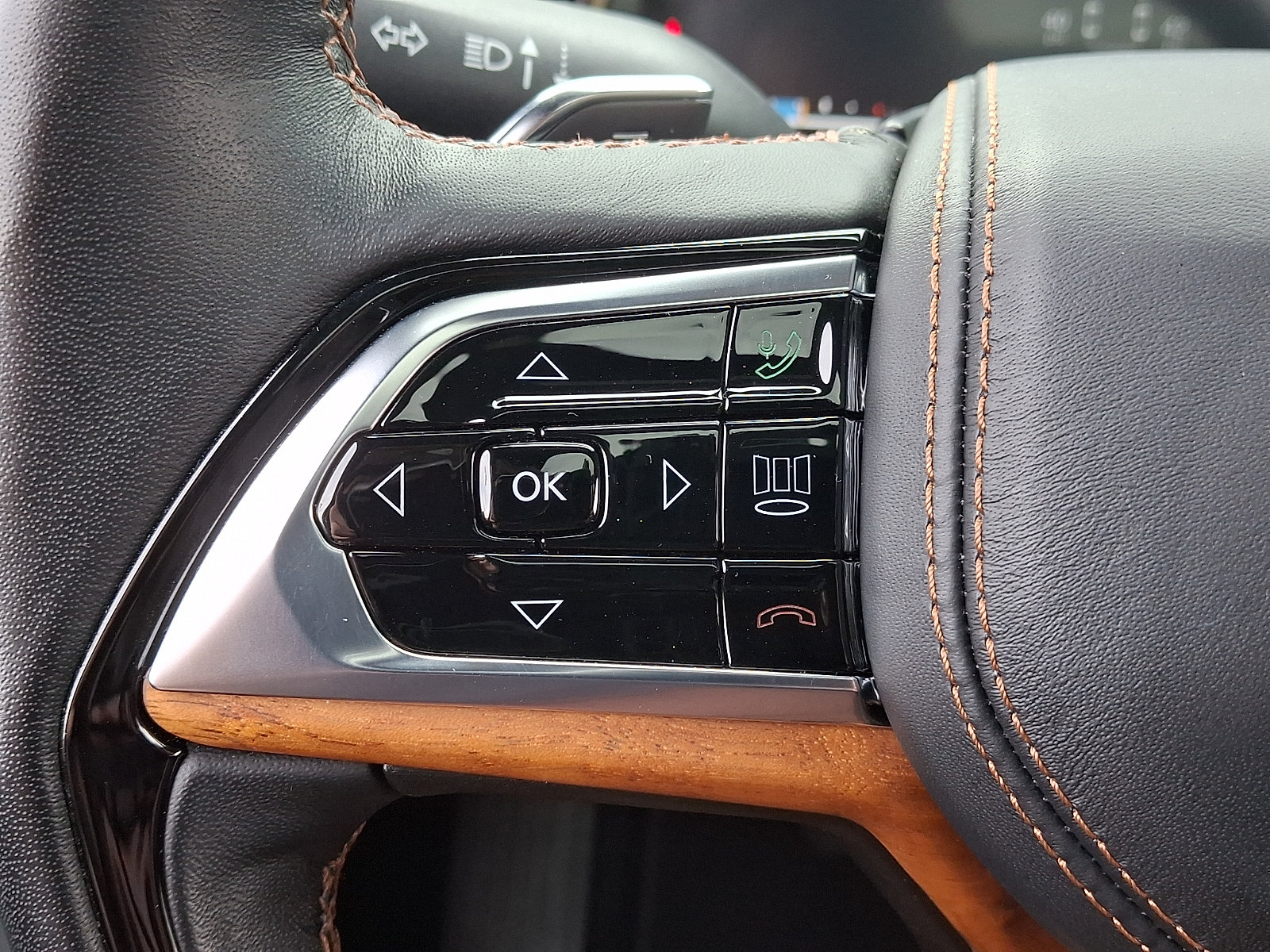 Used 2023 Jeep Grand Cherokee L Summit AWD/4WD image 29