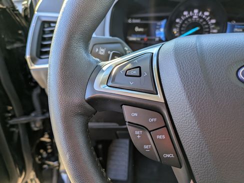 Certified 2022 Ford Edge Titanium w/ Class II Trailer Tow Package image 18